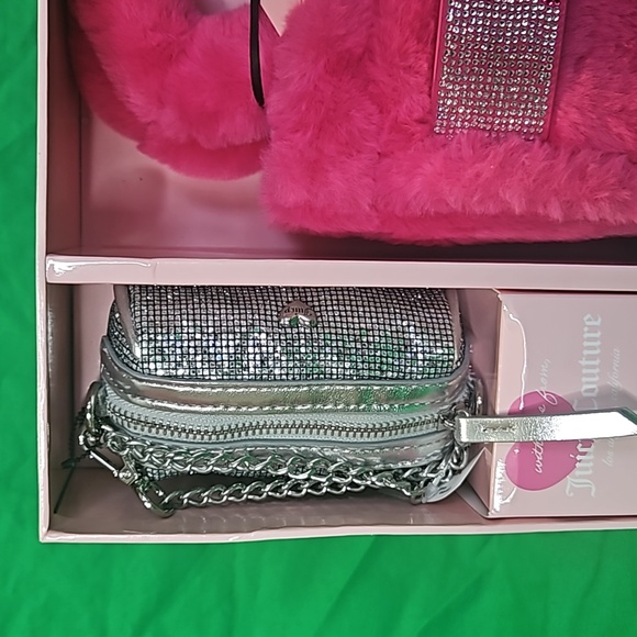 Juices Couture apink soft furry mini Tote & Barrel coin purse - Picture 3 of 11